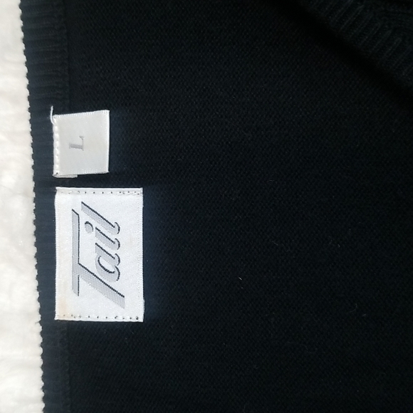 Tail Cable Knitted Black Zippered Cardigan.  L - Picture 8 of 13